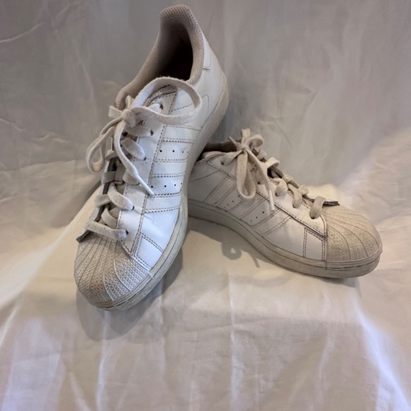 Adidas superstar all white shoes - Picture 3 of 6
